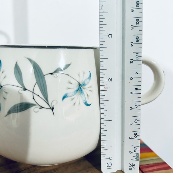 Vintage blue floral design Tea/coffee cups w/creamer - Picture 6 of 10